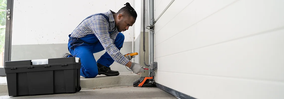 Repair Garage Door Not Closing But Light Flashing in Des Plaines, IL